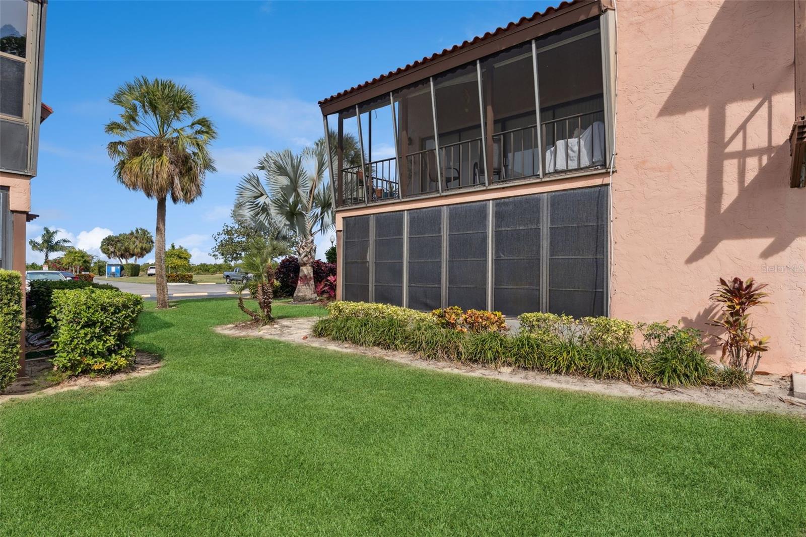 LA CASA CONDO - Residential