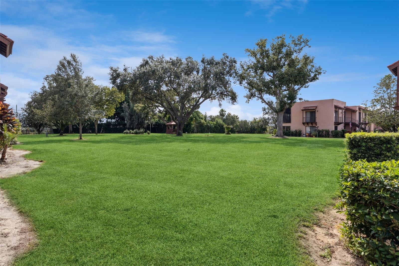 LA CASA CONDO - Residential