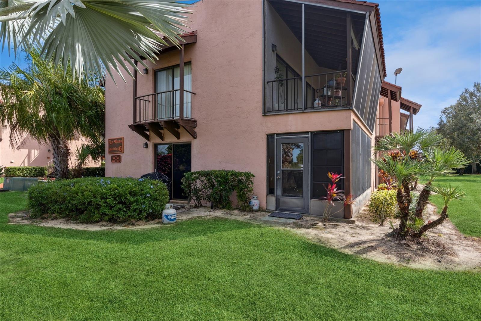 LA CASA CONDO - Residential