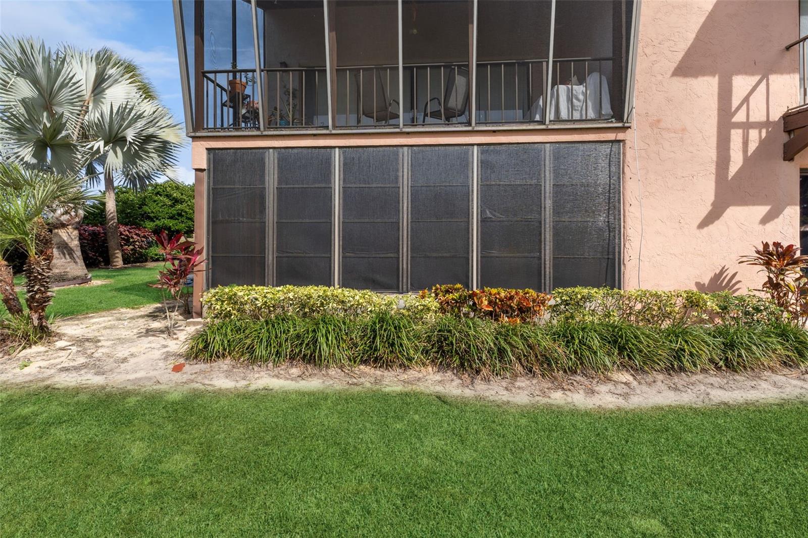 LA CASA CONDO - Residential