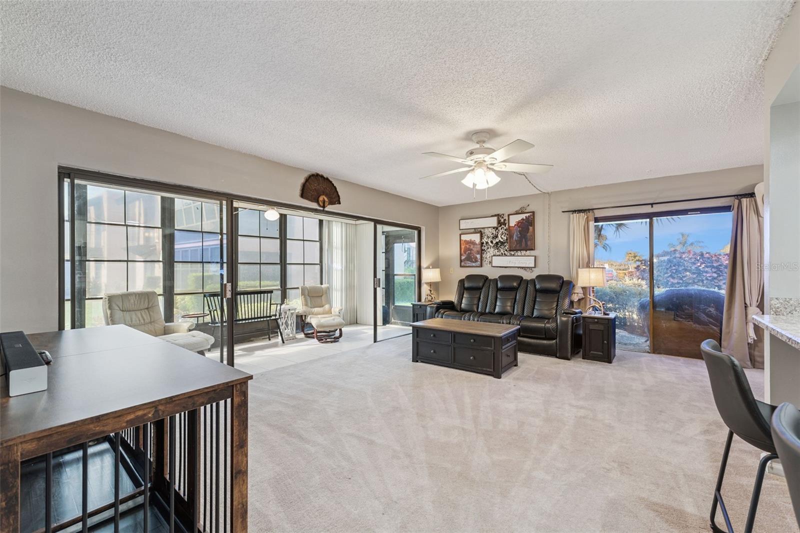 LA CASA CONDO - Residential