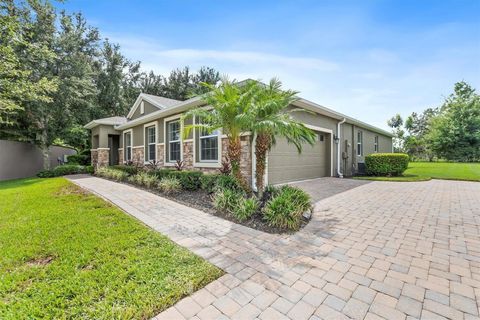 A home in WINTER HAVEN