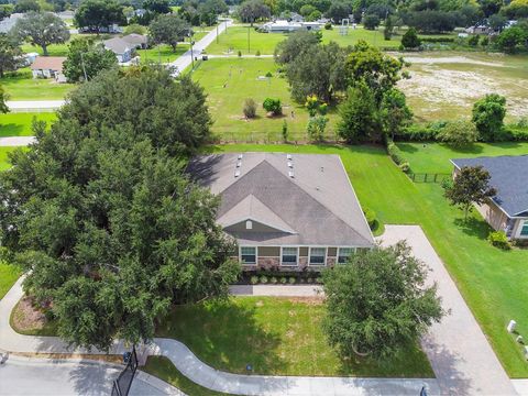 A home in WINTER HAVEN