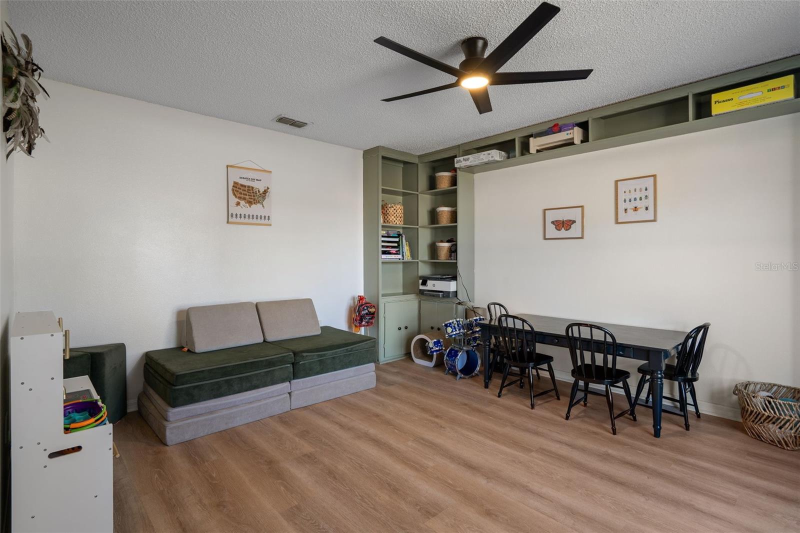 ROYAL HIGHLANDS - Residential