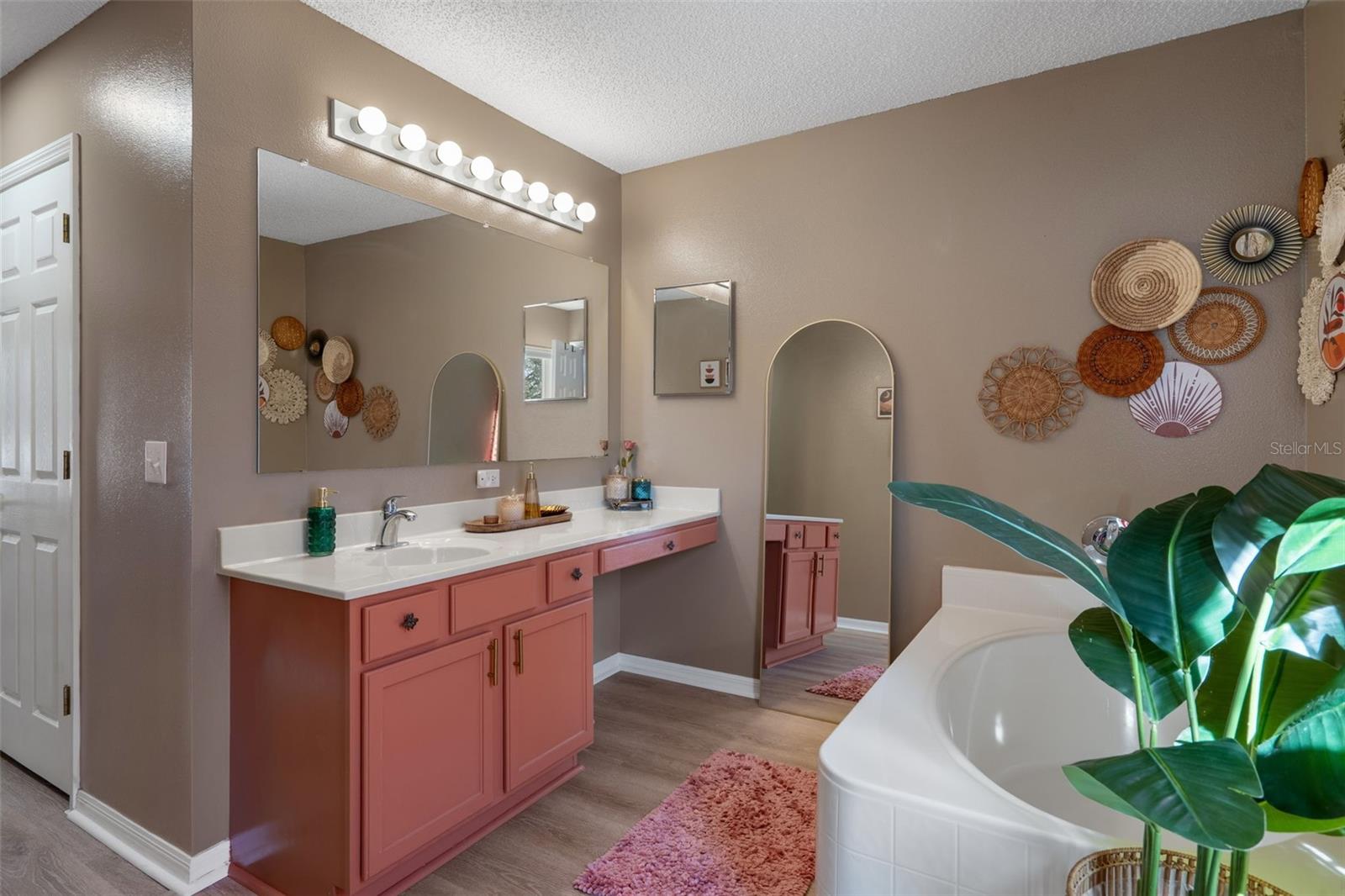 ROYAL HIGHLANDS - Residential