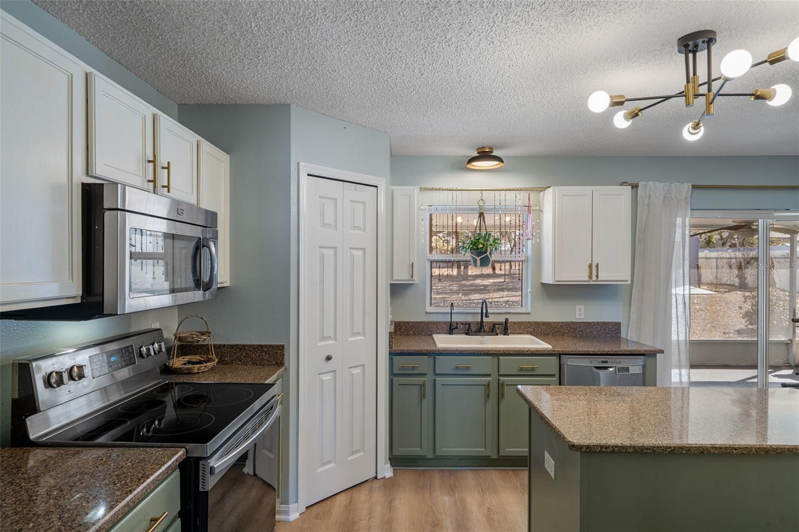 ROYAL HIGHLANDS - Residential