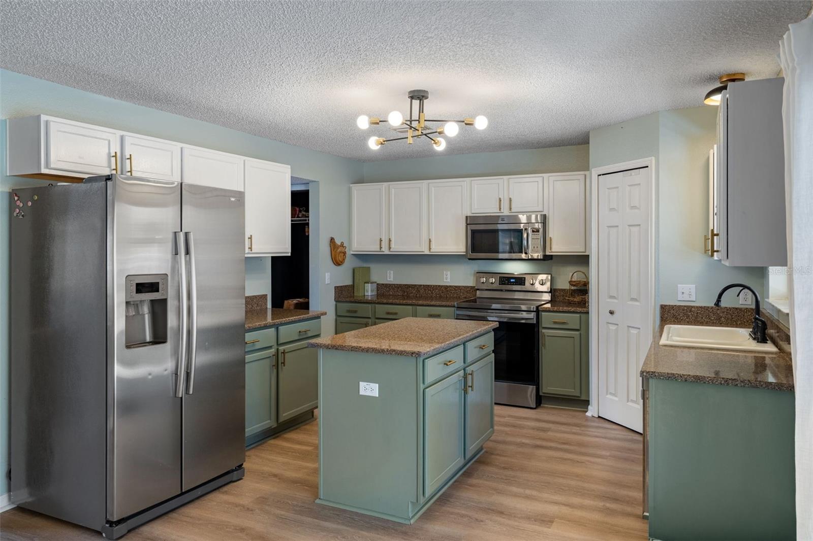 ROYAL HIGHLANDS - Residential