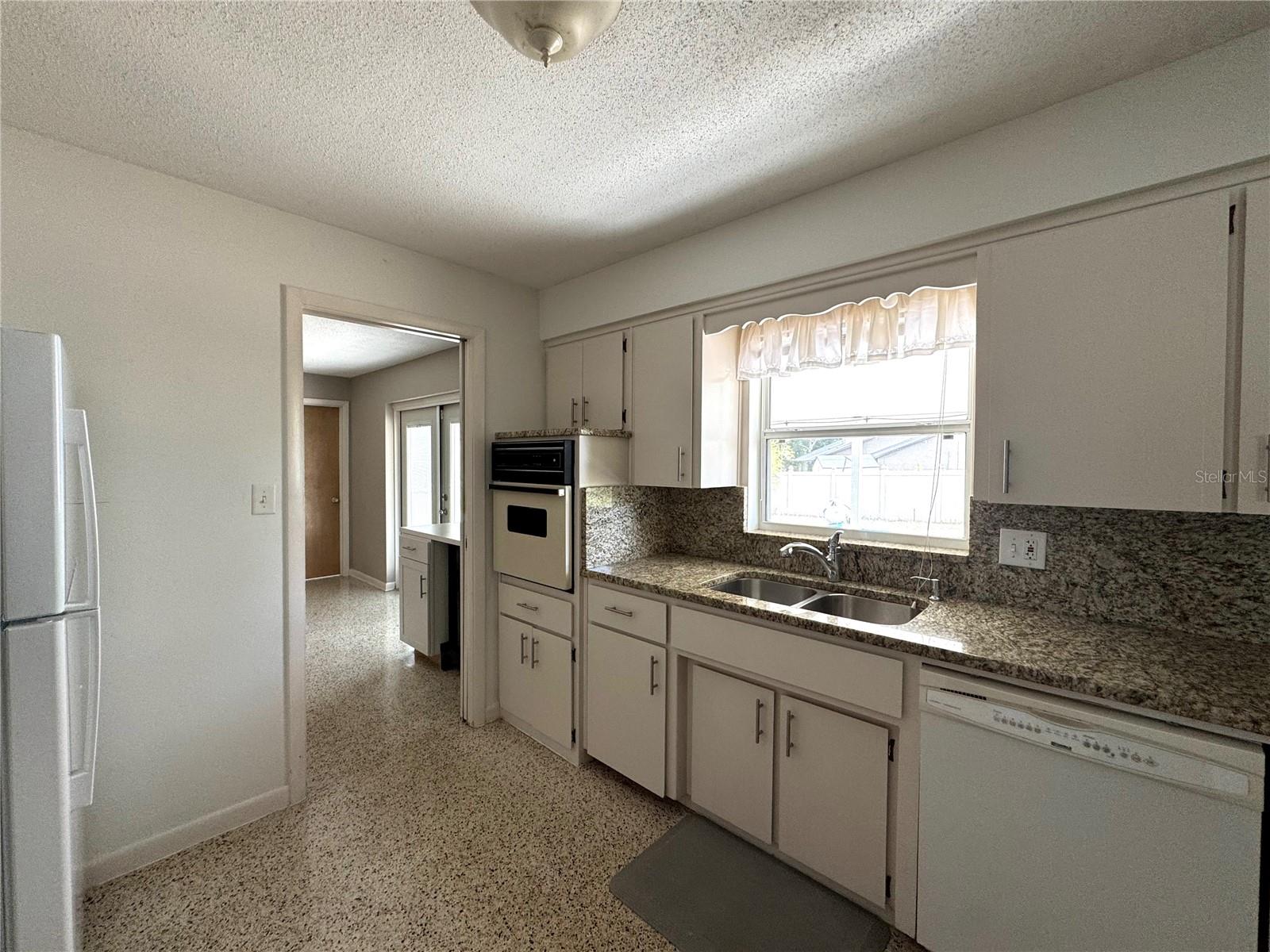 903 MARSCASTLE AVENUE