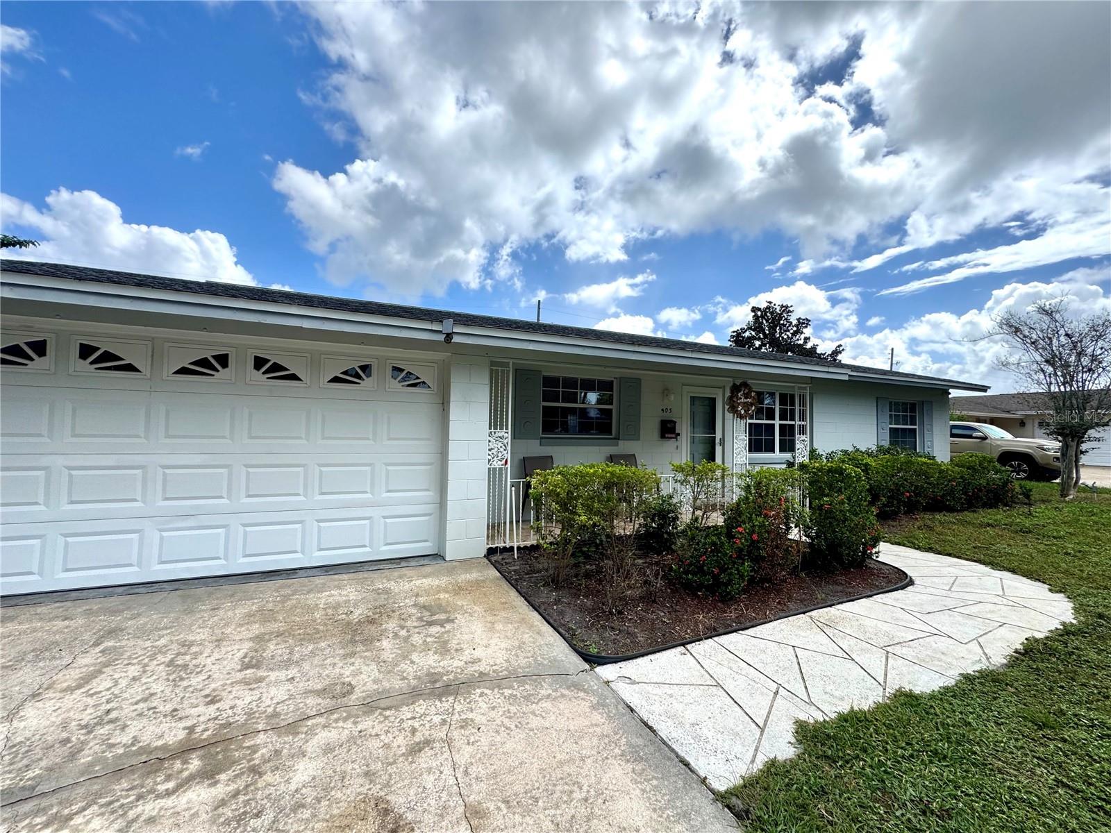 903 MARSCASTLE AVENUE