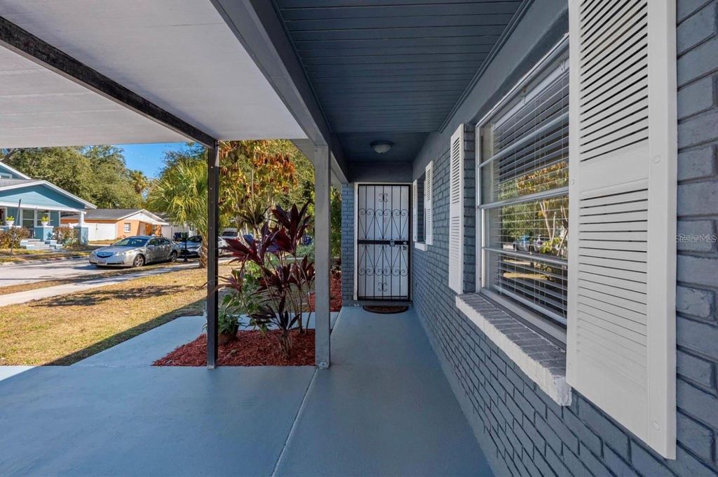 Photo of 1740 W Walnut Street, Tampa, FL 33607 (MLS # TB8493196)