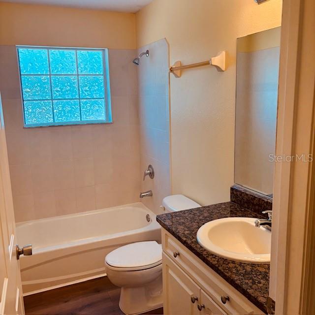 LAKESIDE TWNHMS - Residential