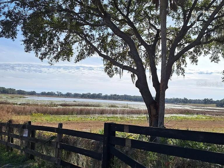 LAKESIDE TWNHMS - Residential