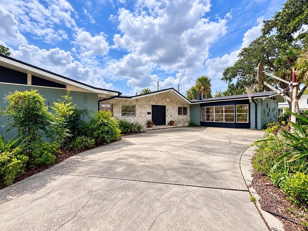 Photo of 1522 Arthur Street, Orlando, FL 32804 (MLS # O6446716)