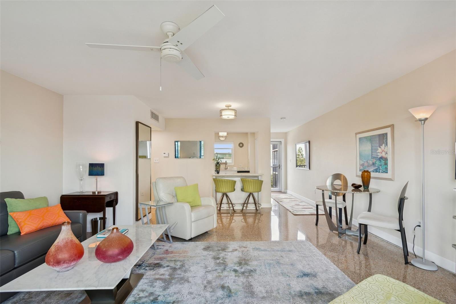 LAKE PALMS APTS CO-OP - Residential Lease