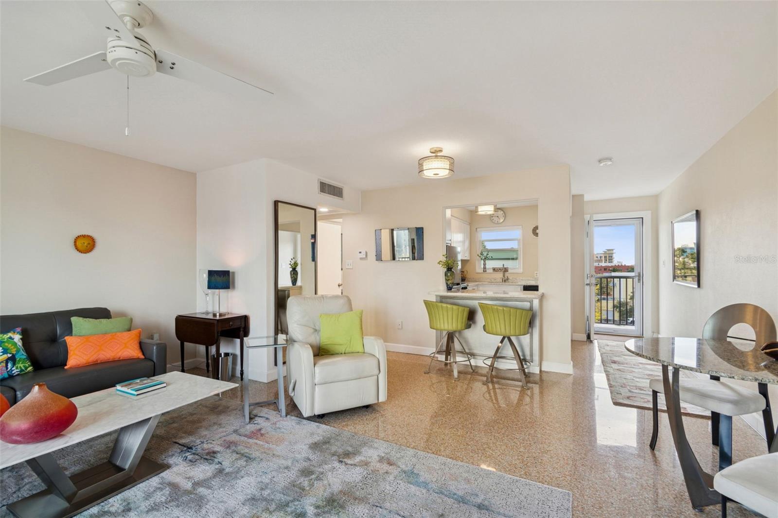 LAKE PALMS APTS CO-OP - Residential Lease