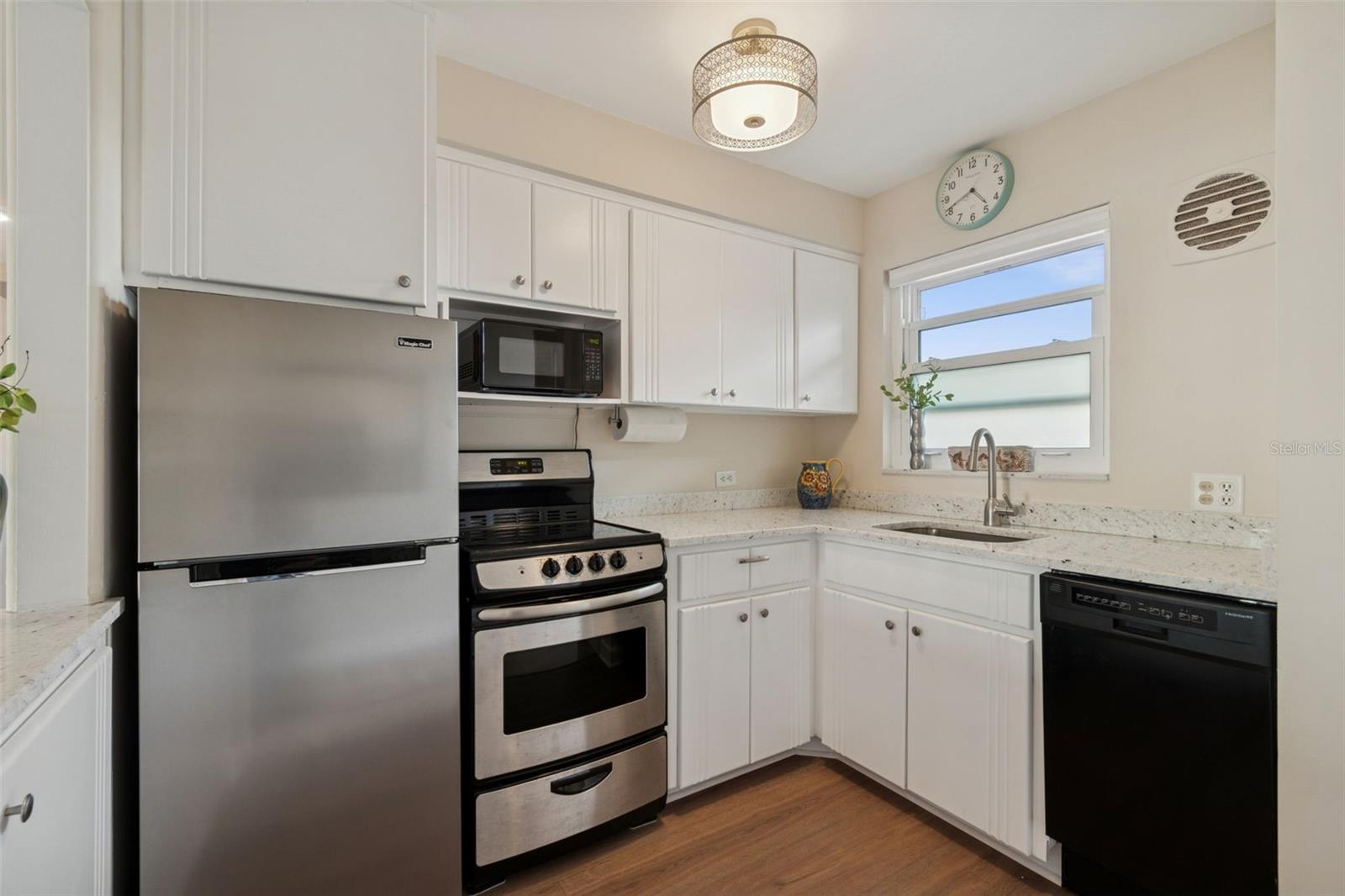 LAKE PALMS APTS CO-OP - Residential Lease