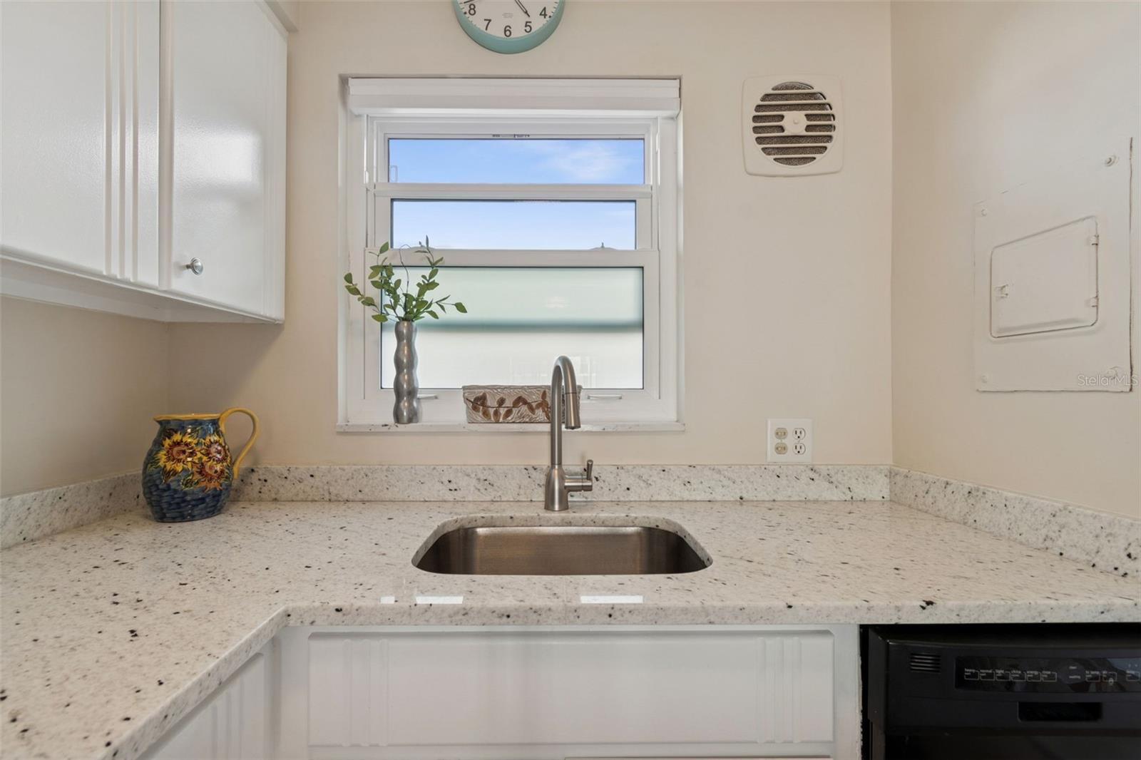 LAKE PALMS APTS CO-OP - Residential Lease