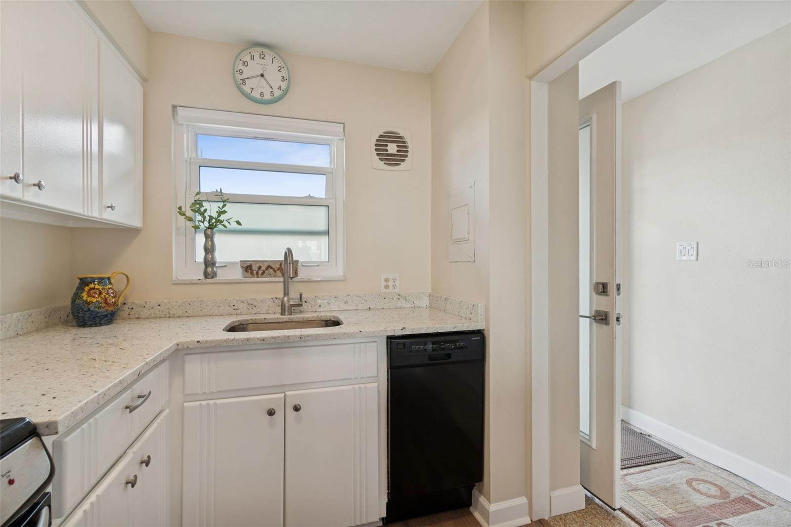 LAKE PALMS APTS CO-OP - Residential Lease