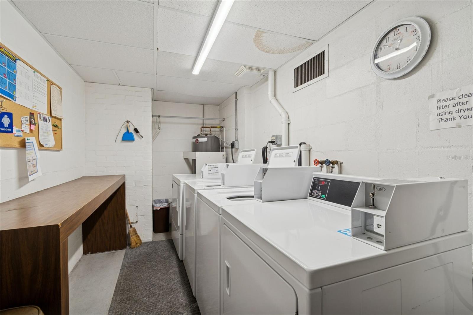 LAKE PALMS APTS CO-OP - Residential Lease