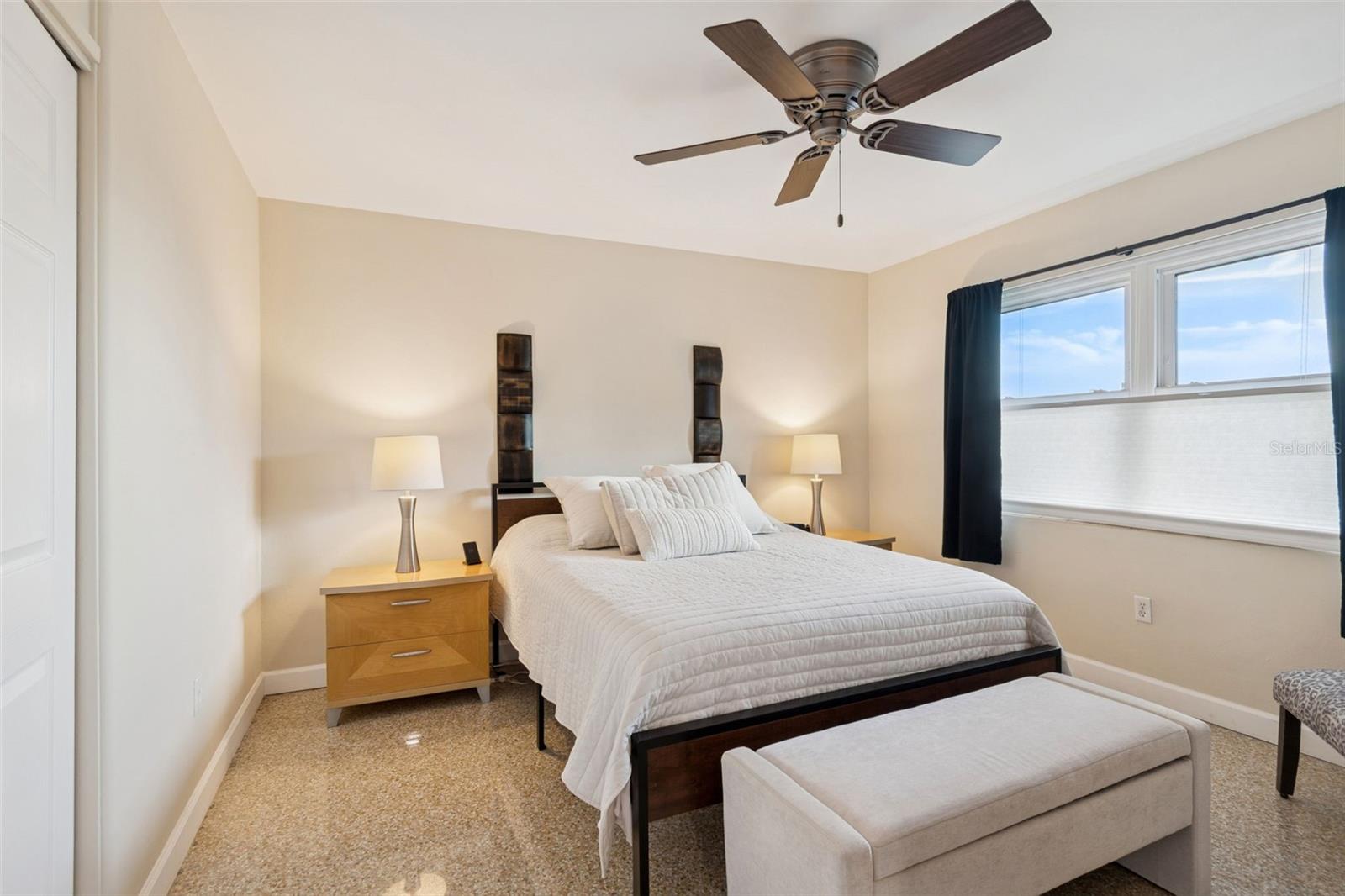 LAKE PALMS APTS CO-OP - Residential Lease