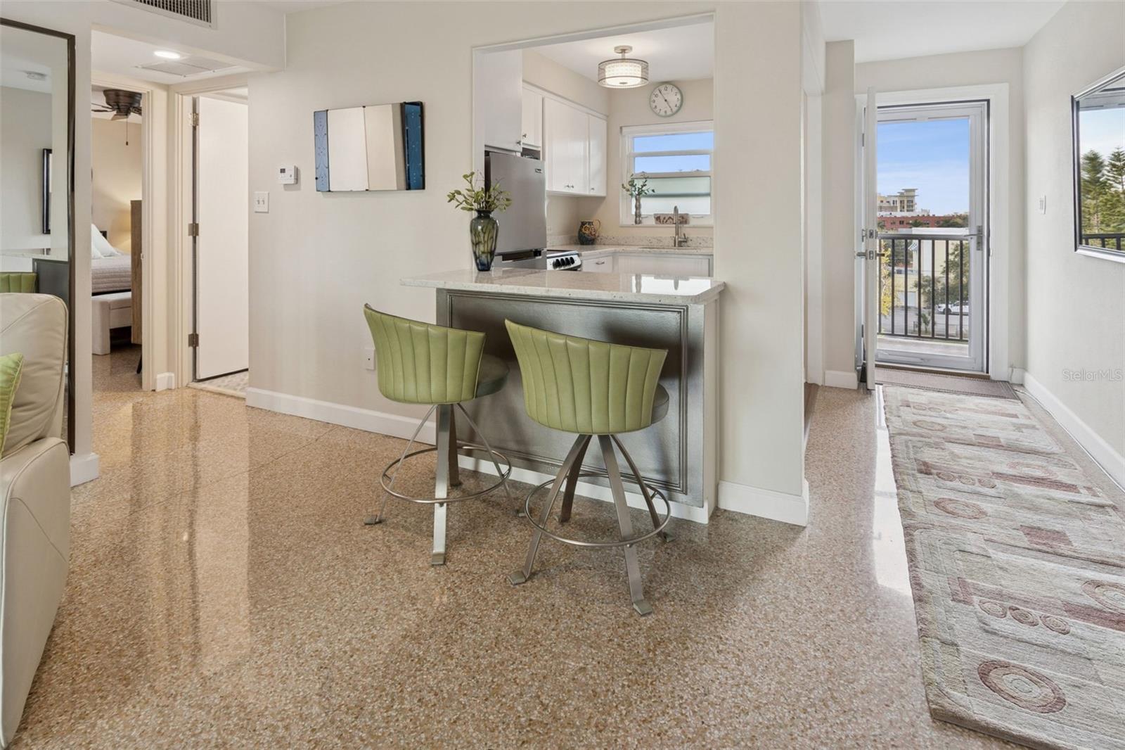 LAKE PALMS APTS CO-OP - Residential Lease