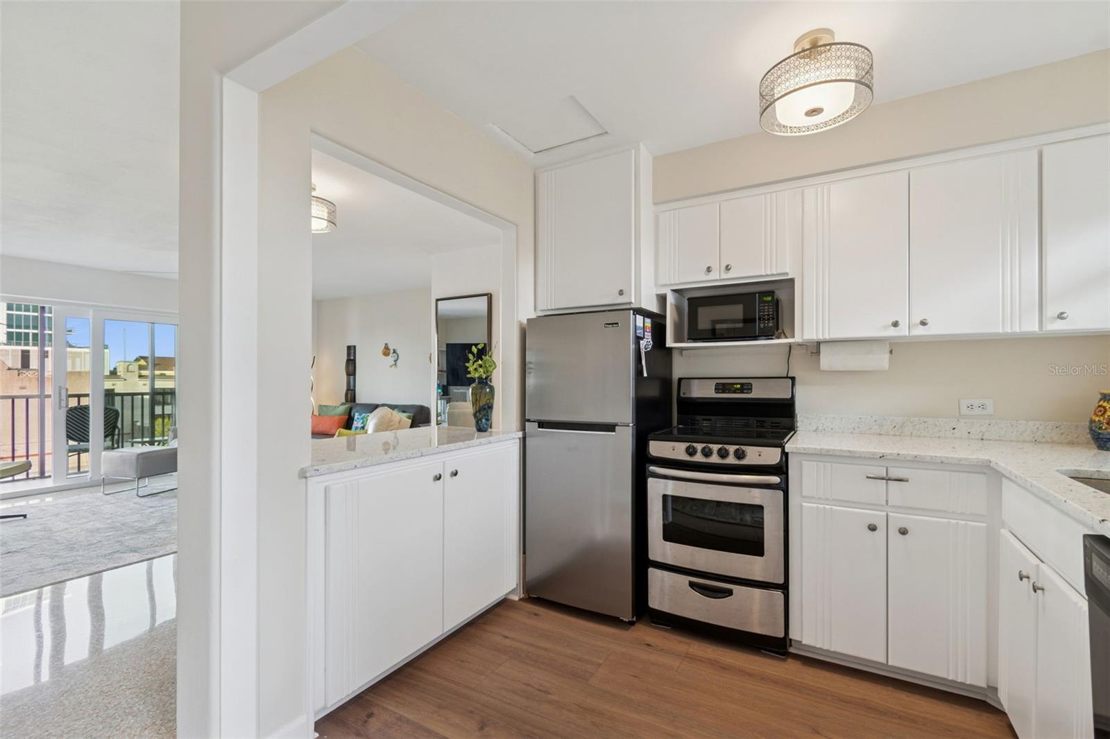 LAKE PALMS APTS CO-OP - Residential Lease