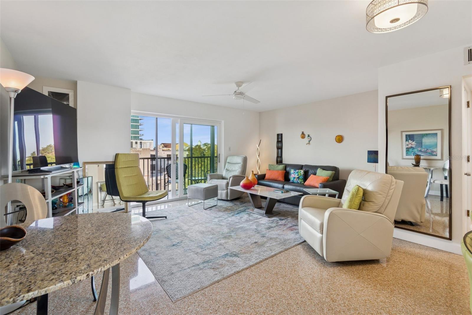 LAKE PALMS APTS CO-OP - Residential Lease