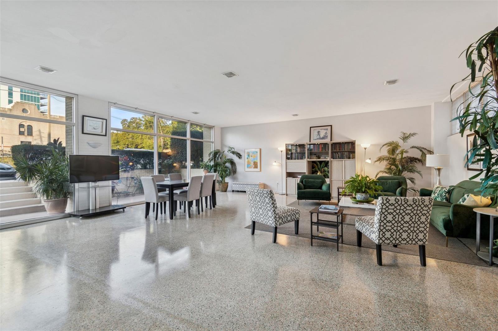 LAKE PALMS APTS CO-OP - Residential Lease