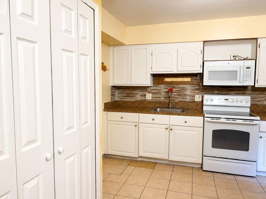 Photo of 5885 Dahlia Drive #106/9, Orlando, FL 32807 (MLS # O6406175)