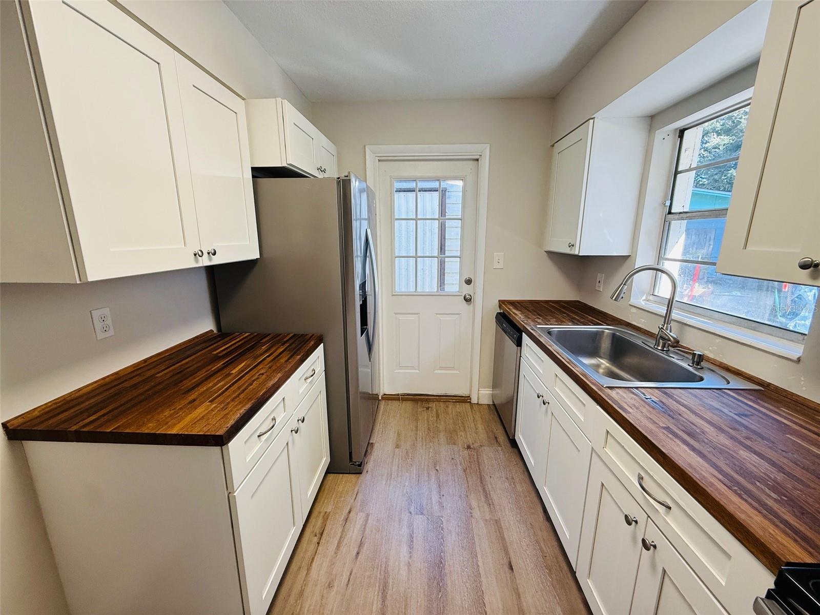 HIGHLAND COURT MANOR - Residential