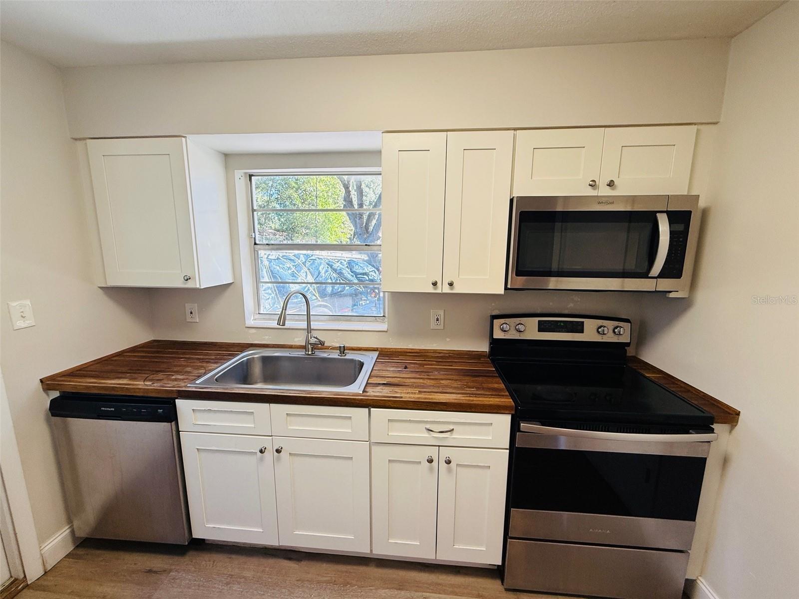 HIGHLAND COURT MANOR - Residential