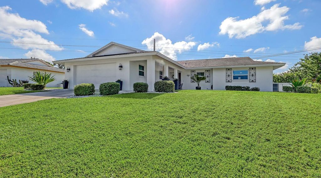 Photo of 6717 Roxbury Drive, Sarasota, FL 34231 (MLS # A4662832)