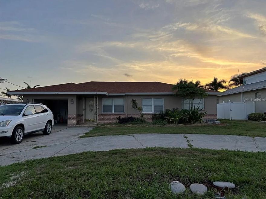 Charming 3-Bed, 2-Bath Home in Bradenton Oasis – Your Perfect Florida Retreat!

Remodeled canal front home on sailboat water! New kitchen with stainless steel appliances, bathrooms updated. Freshly painted interior with new lights, fans, and plumbing fixtures. New AC! Quite back yard, with your own dock. This property is located in a gem of a neighborhood that offers great Florida style amenities! Enjoy a bayfront park complete with private fishing dock; Private boat ramp; picnic pavilions; playground, and community pool!"