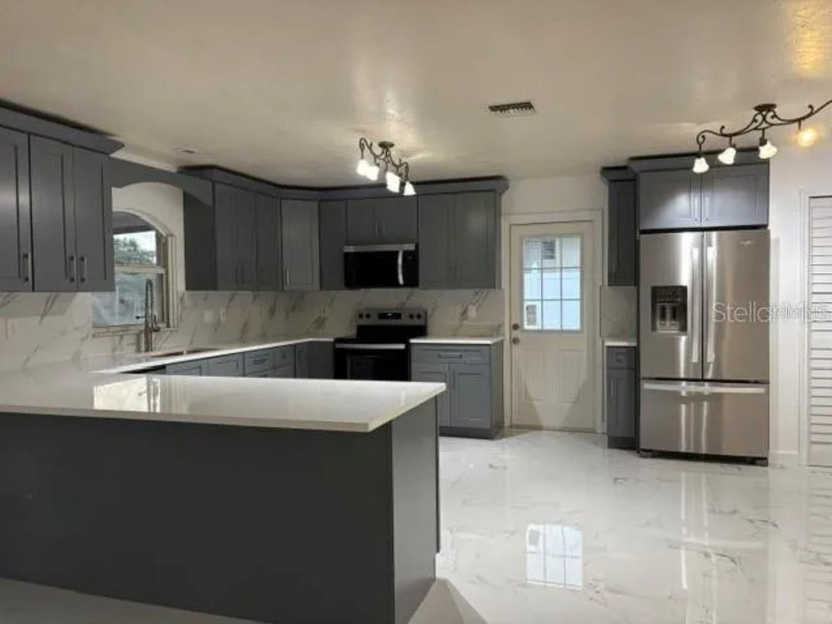 BAYSHORE GARDENS SEC 4 REP - Residential Lease