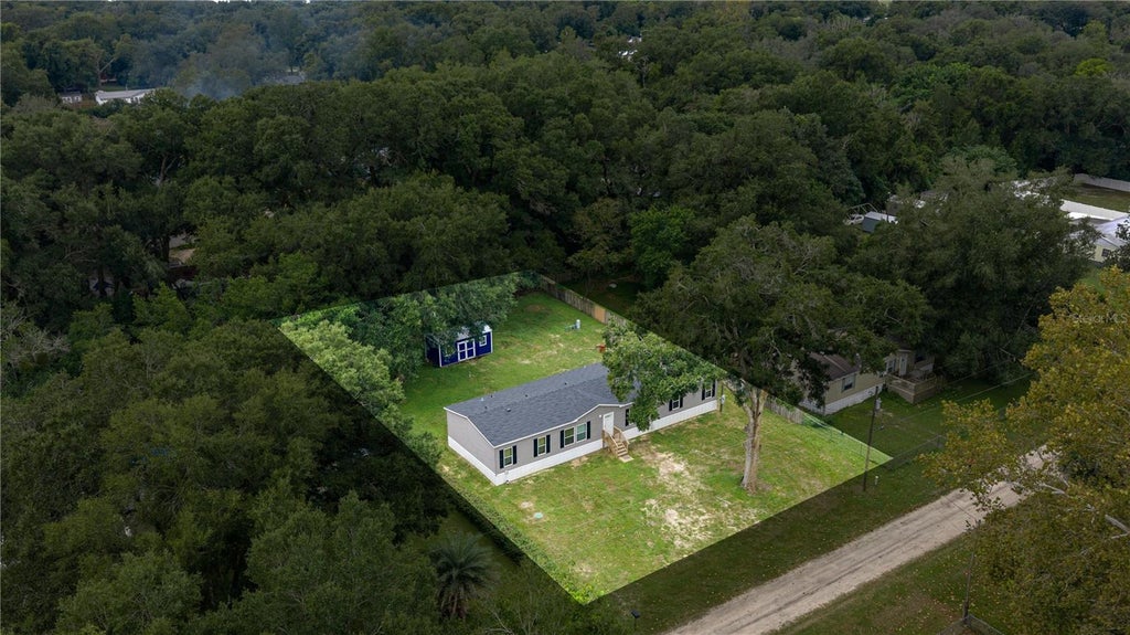 Photo of 10838 SE 129th Lane, Belleview, FL 34420 (MLS # OM732877)