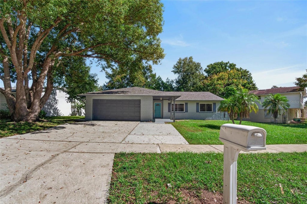 Photo of 605 Hillpoint Way, Brandon, FL 33510 (MLS # TB8558452)