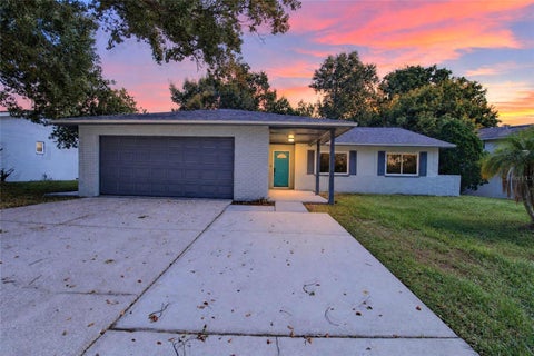 Photo of 605 Hillpoint Way, Brandon, FL 33510 (MLS # TB8558452)