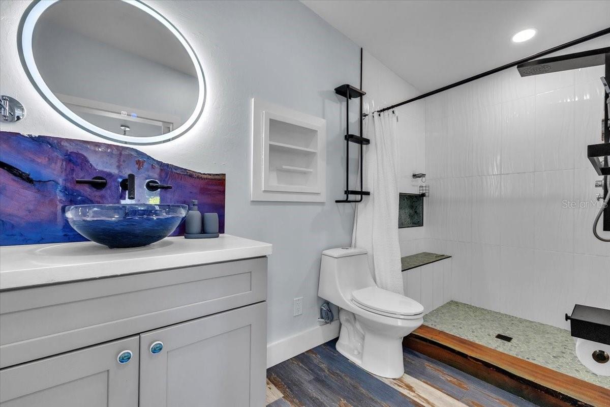 EAST LAKE COLONY - Residential