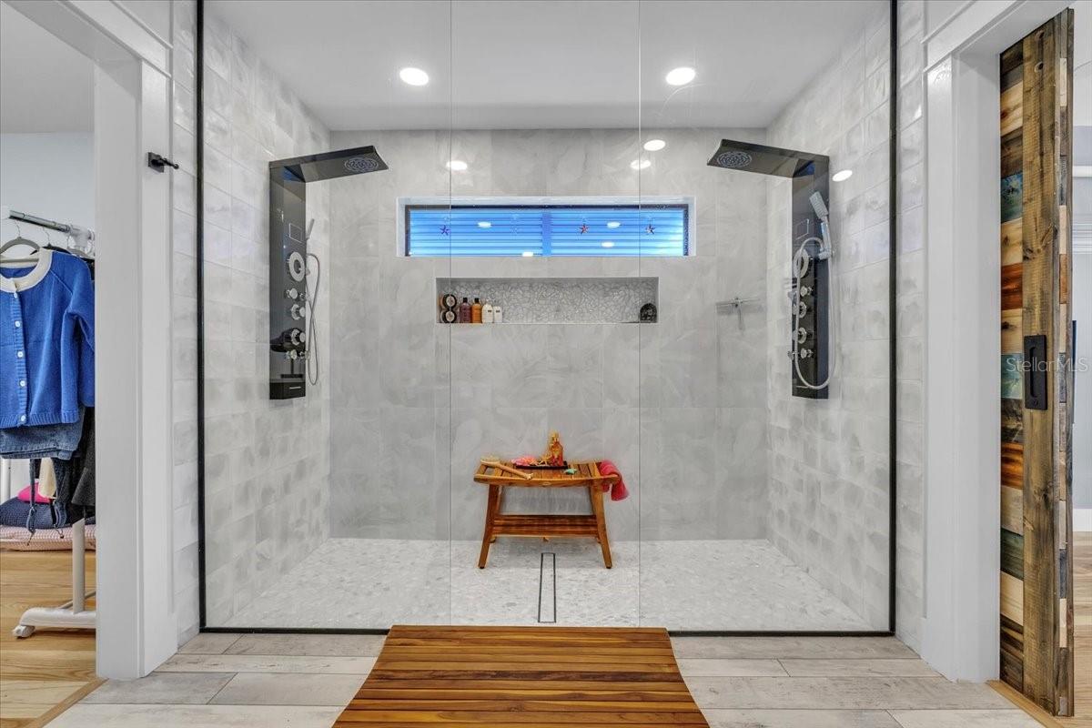 EAST LAKE COLONY - Residential