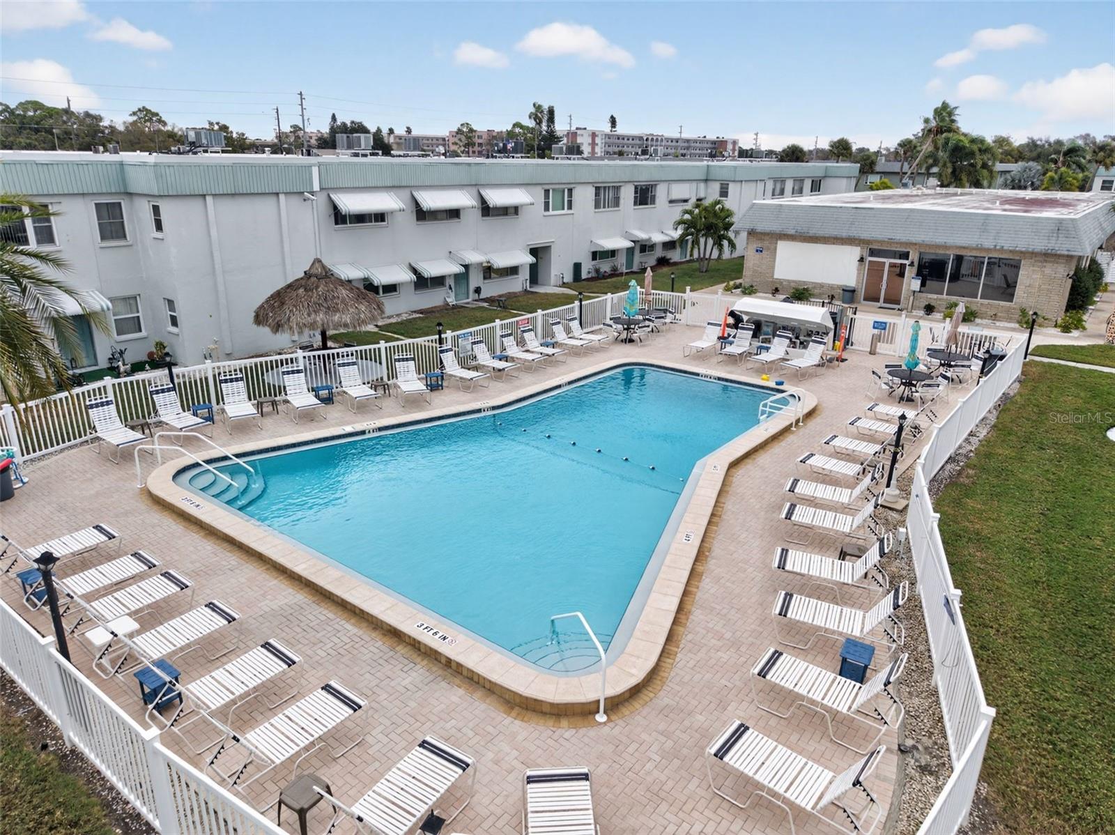 PARADISE SHORES - Residential