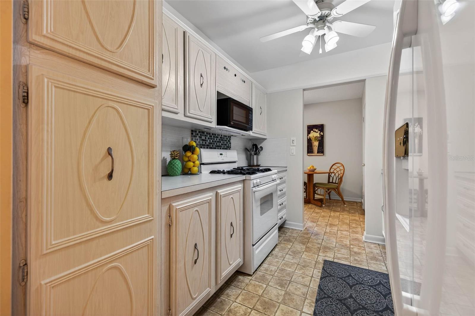 PARADISE SHORES - Residential