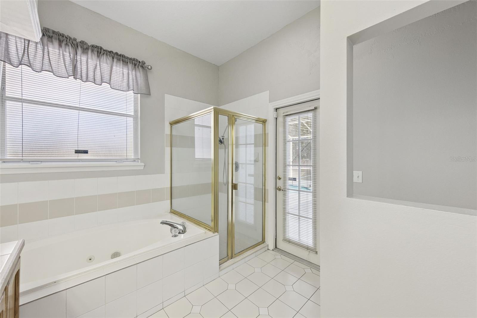 ACADEMY OAKS - Residential