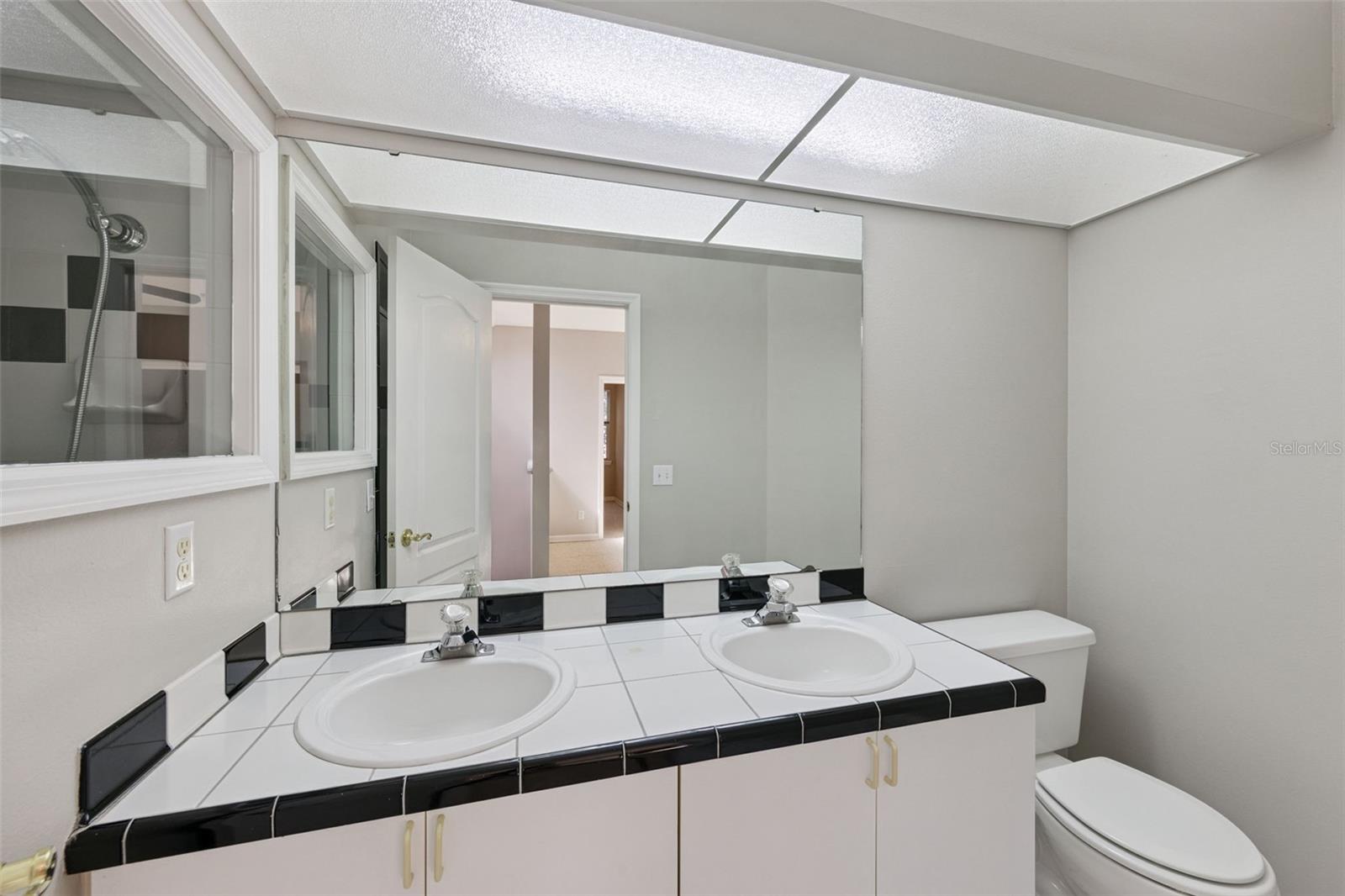 ACADEMY OAKS - Residential