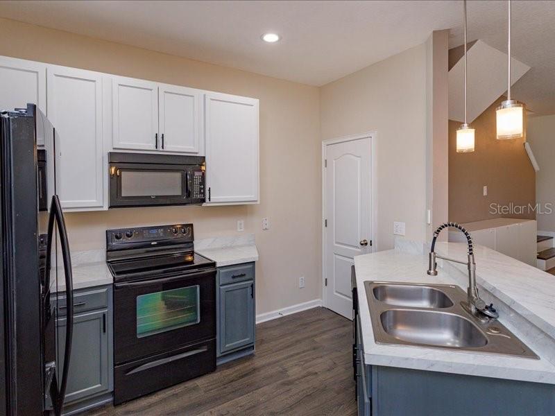 PRAIRIE LAKE RESERVE A B B2 E G - Residential Lease