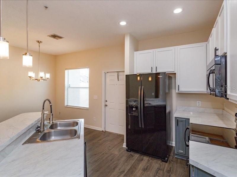 PRAIRIE LAKE RESERVE A B B2 E G - Residential Lease