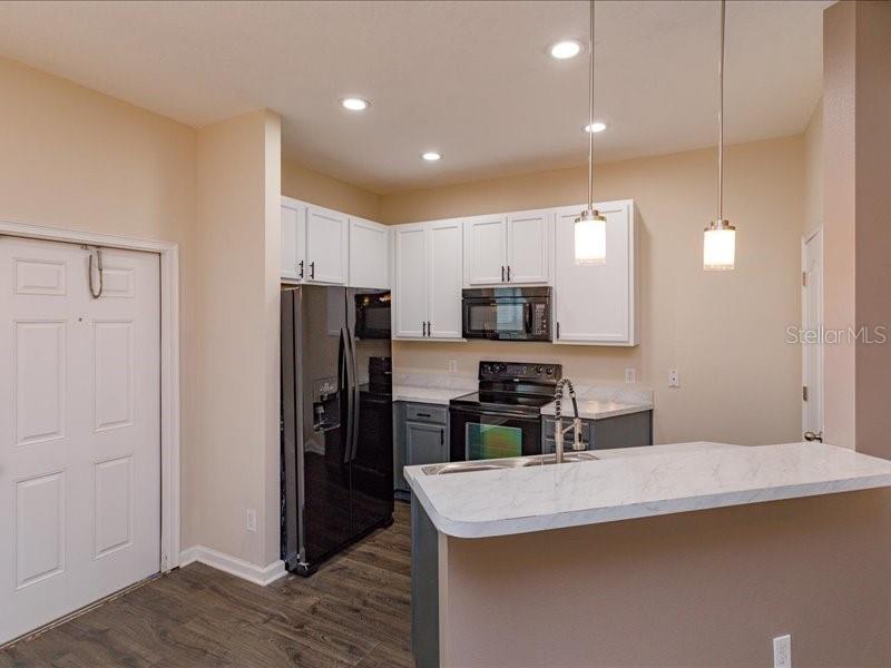 PRAIRIE LAKE RESERVE A B B2 E G - Residential Lease