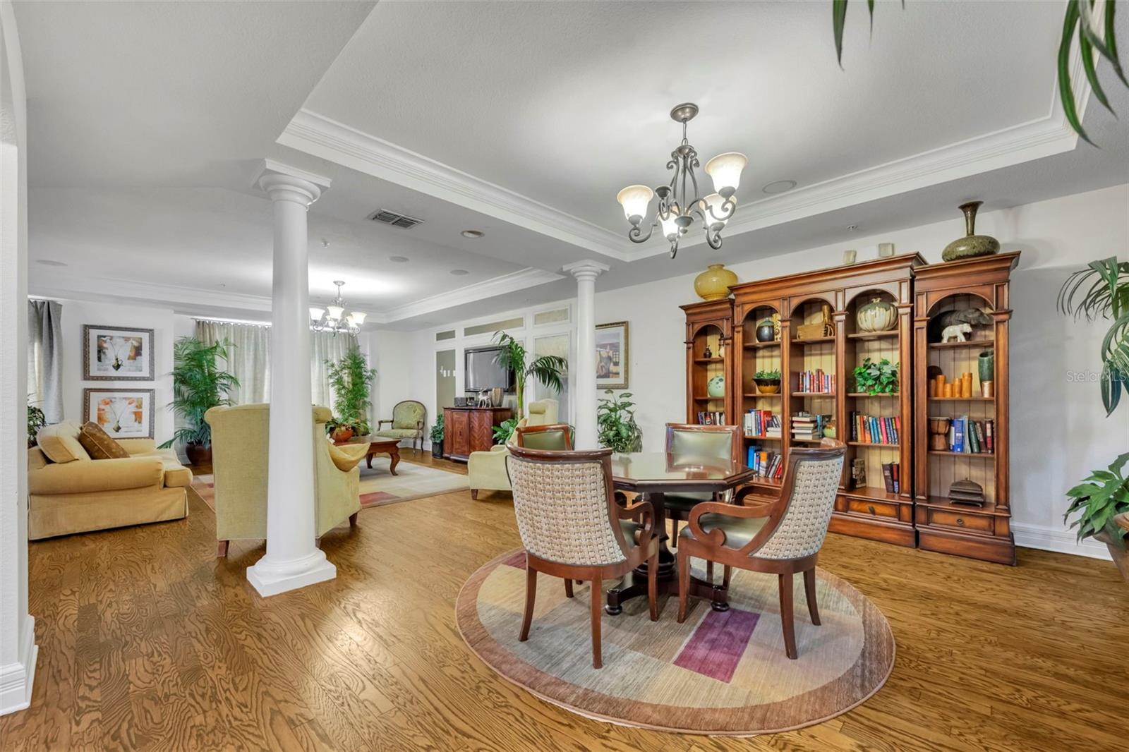 REGISTRY/MICHIGAN PARK - Residential