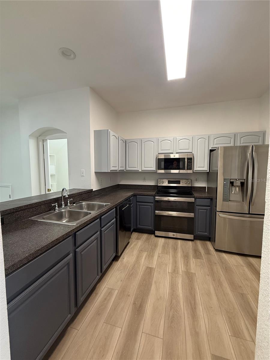 THE PROMENADE TWNHMS AT WES - Residential