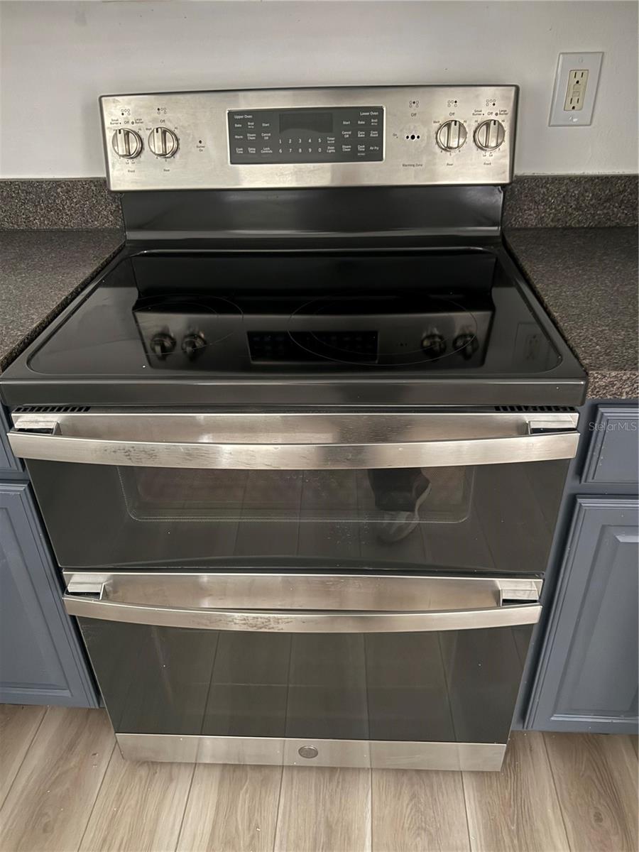 THE PROMENADE TWNHMS AT WES - Residential