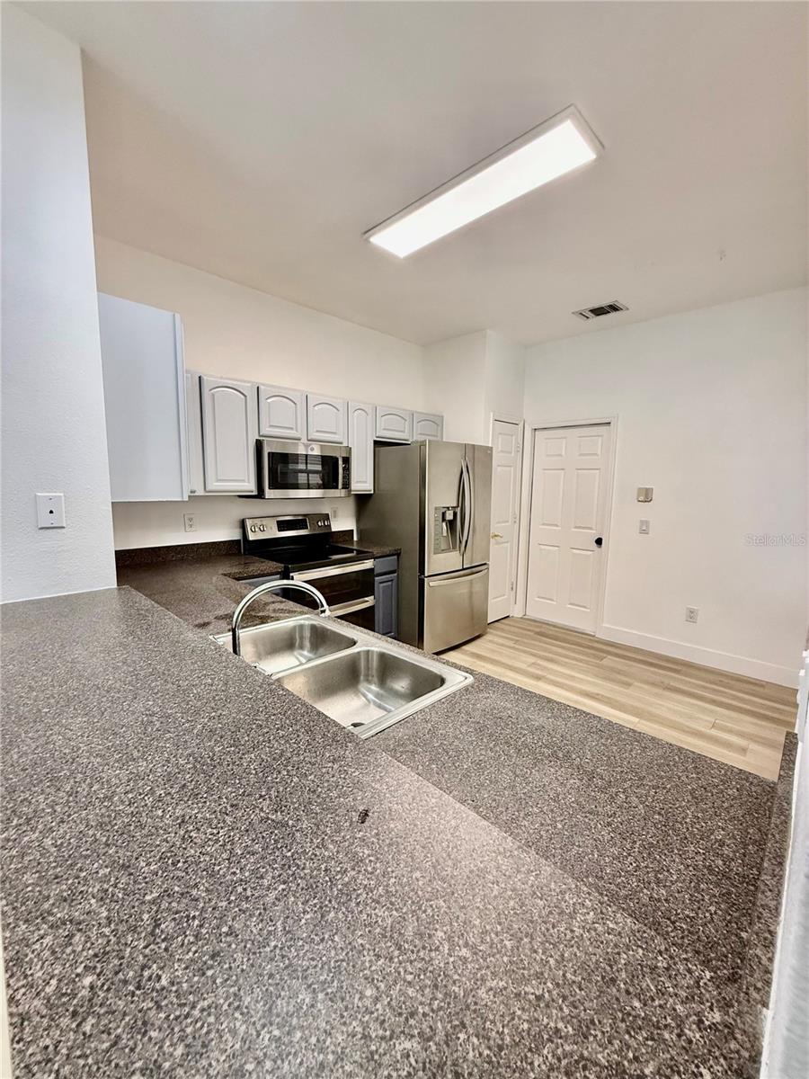 THE PROMENADE TWNHMS AT WES - Residential